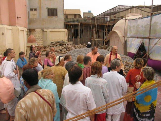 реконструкция самадхи и бхаджан кутира Рупы Госвами
